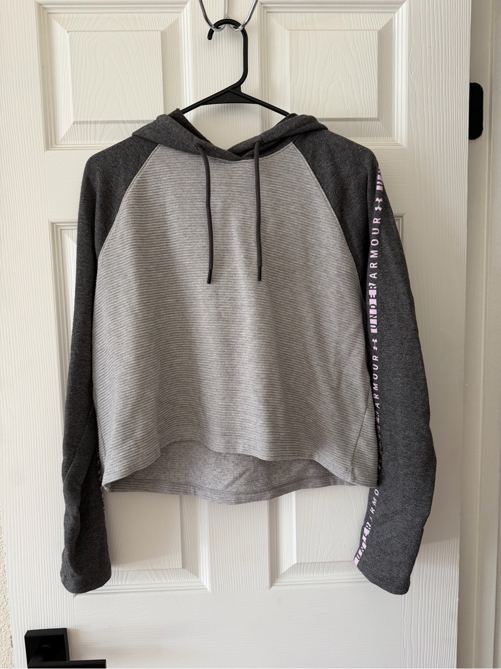 Under Armour Two-Tone Gray Cropped Hoodie with Logo Sleeve